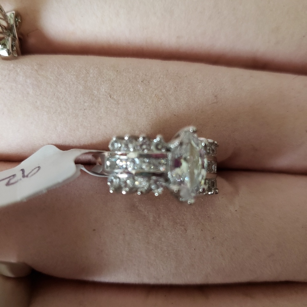 STERLING SILVER CUBIC ZIRCONIA RING - Picture 2 of 3